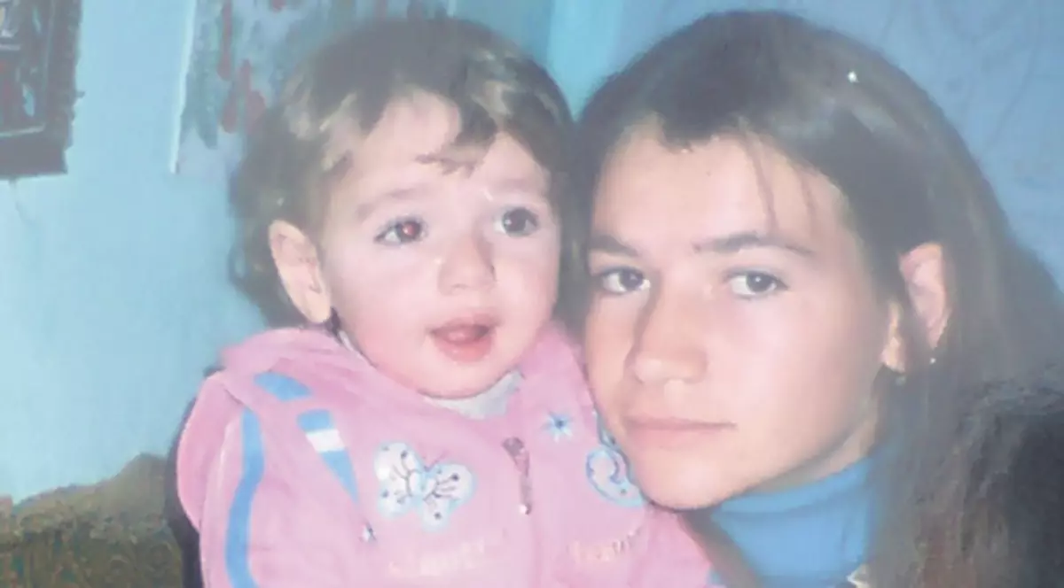 Sângele Denisei, pe hainele mamei?