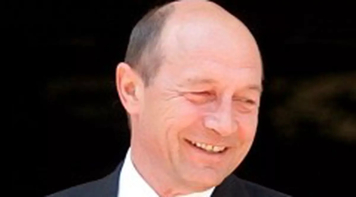 Băsescu: "Voi promulga Legea educaţiei în această lună" 