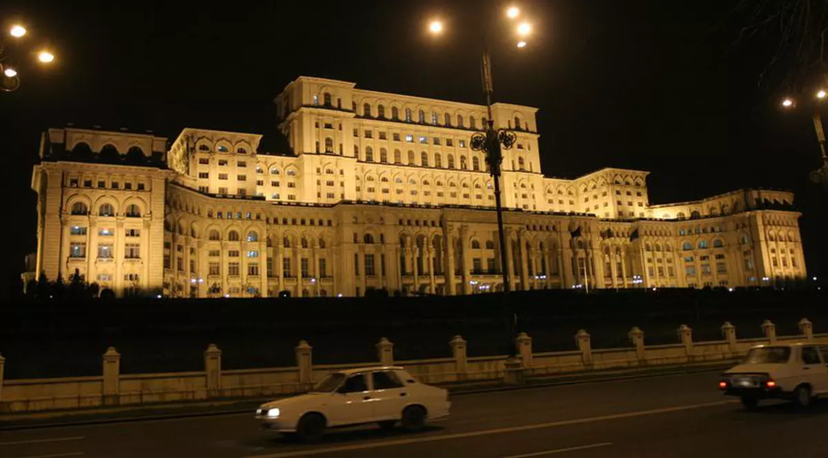 Se cere demolarea gardului de beton din jurul Parlamentului. Sunteţi de acord?