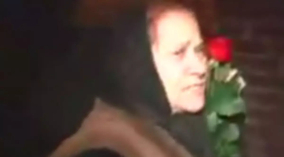 Incredibil / Mickey Rourke, hărţuit de două florărese românce în Los Angeles