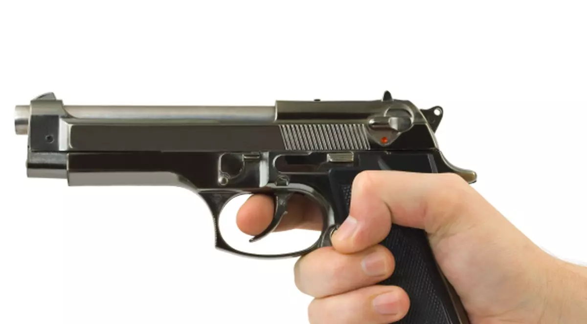 A tras cu pistolul într-o maşină, în timp ce se deplasa pe E85