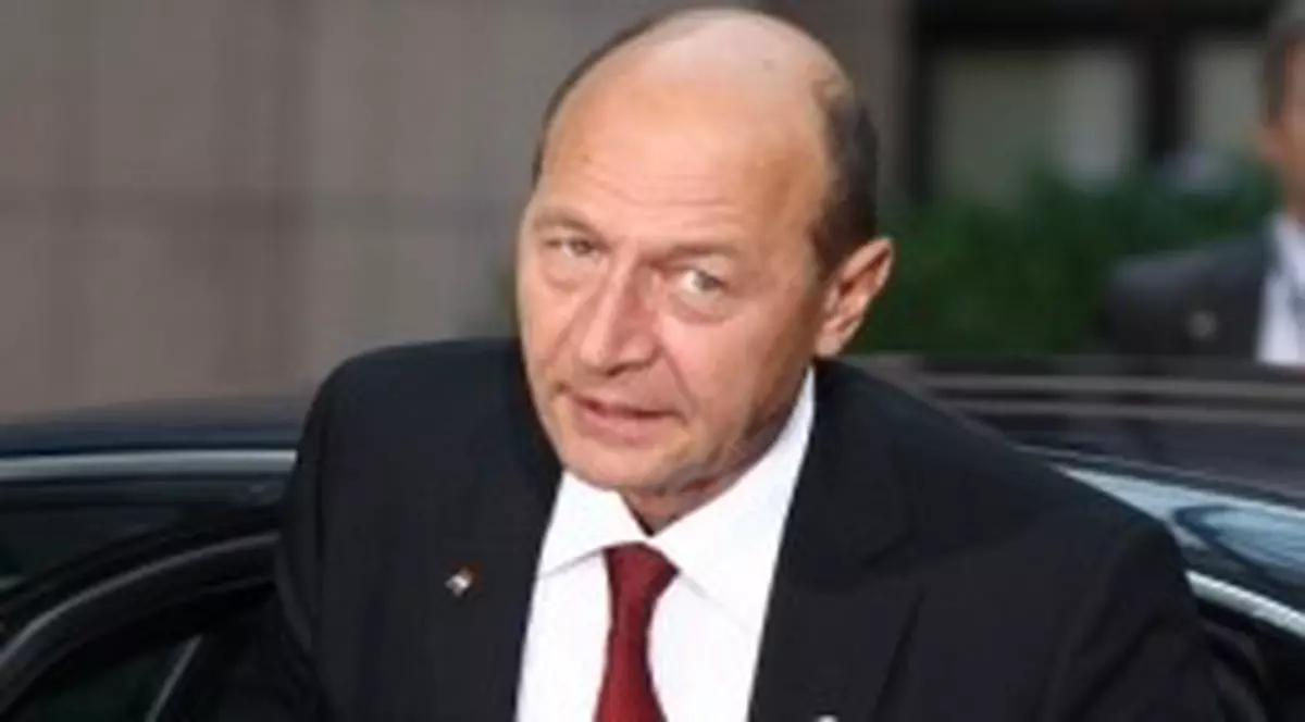 Băsescu: "Sunt comandant pe nava România şi o voi duce liniştită în port" 