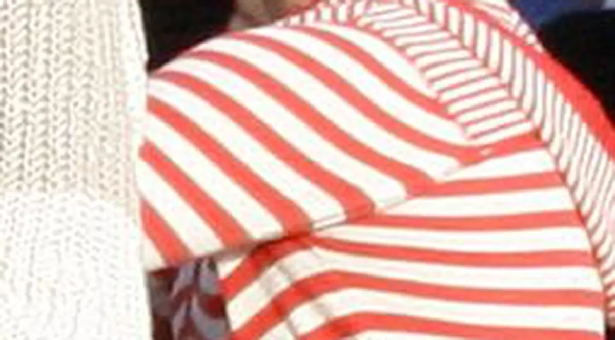 Exmatriculată pentru că s-a ras în cap 