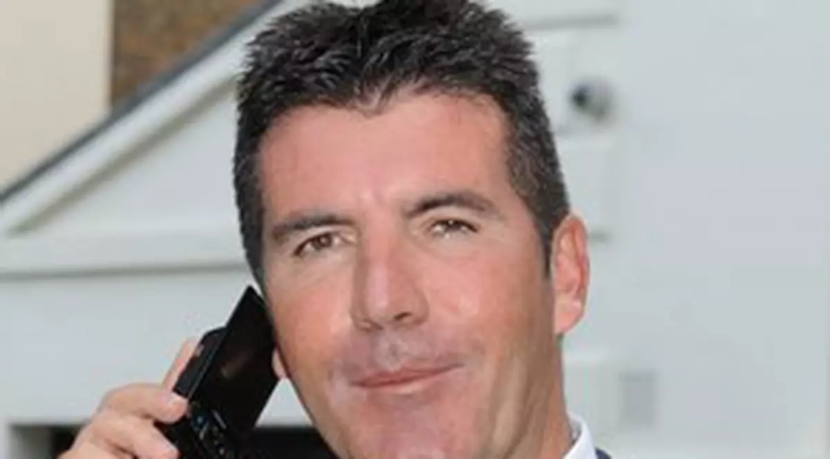 Simon Cowell nu are succes în dragoste. Unul dintre cei mai râvniţi burlaci din lume nu-şi găseşte perechea 