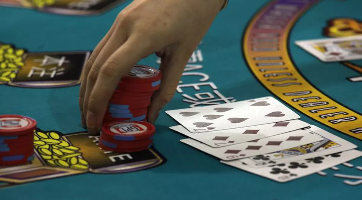 La 21 de ani e milionar în dolari graţie pokerului