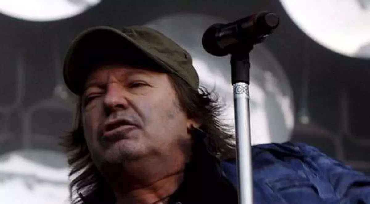 Video / Ce căzătură a luat Vasco Rossi!