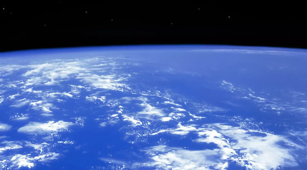 Mari cantităţi de apă, găsite pe Lună