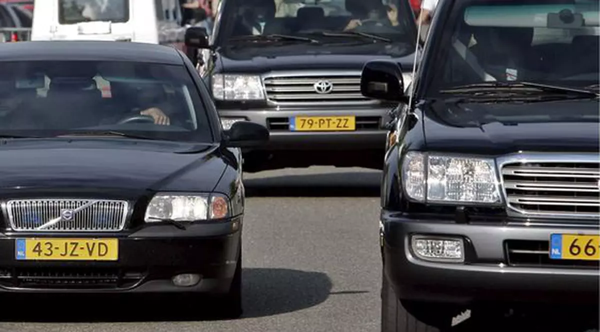 Olandezii vor introduce o taxă 3 cenţi pentru fiecare kilometru parcurs de maşină