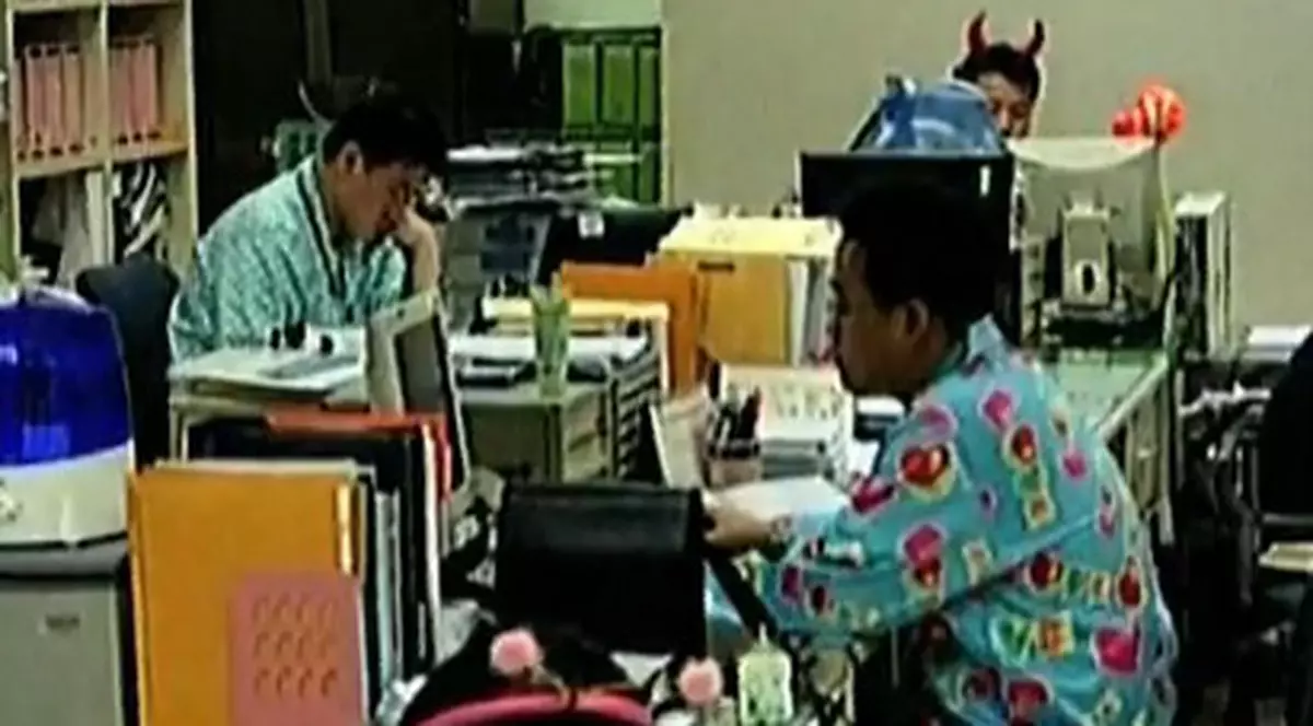 Angajaţii uni firme coreene merg la muncă în pijamale / Video