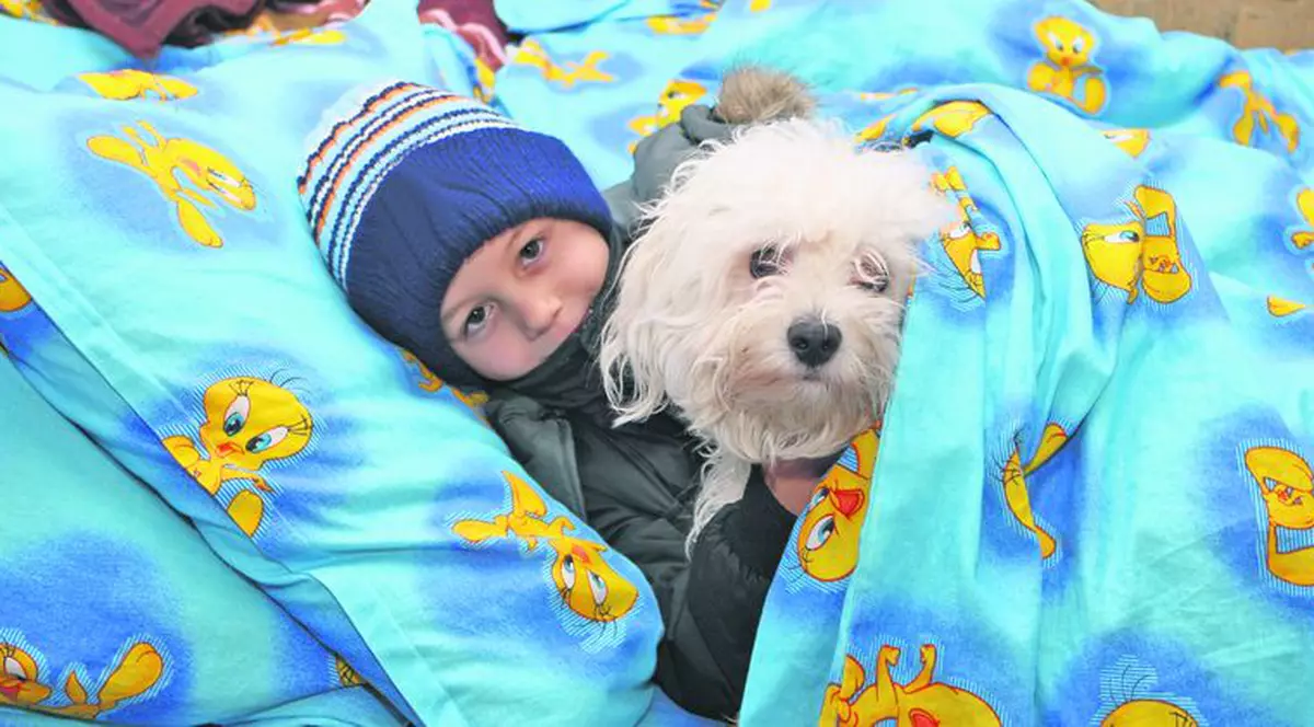 Sute de bucureşteni dârdâie în propria casă