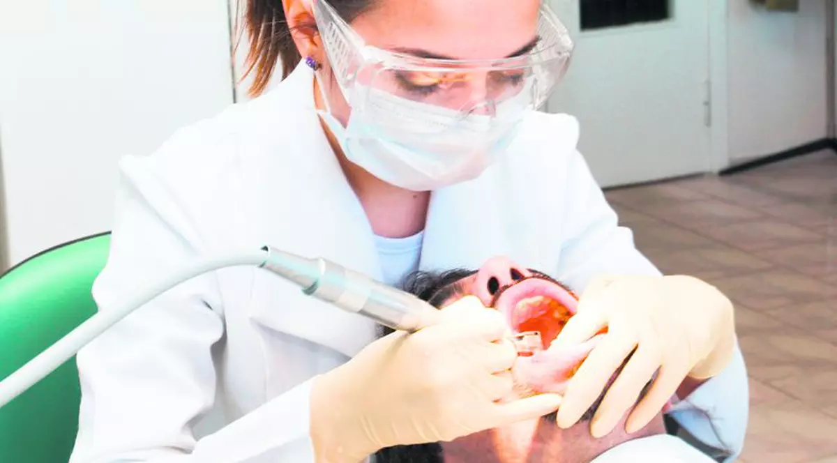 «Nu mai am nici un dinte din cauza parodontozei»