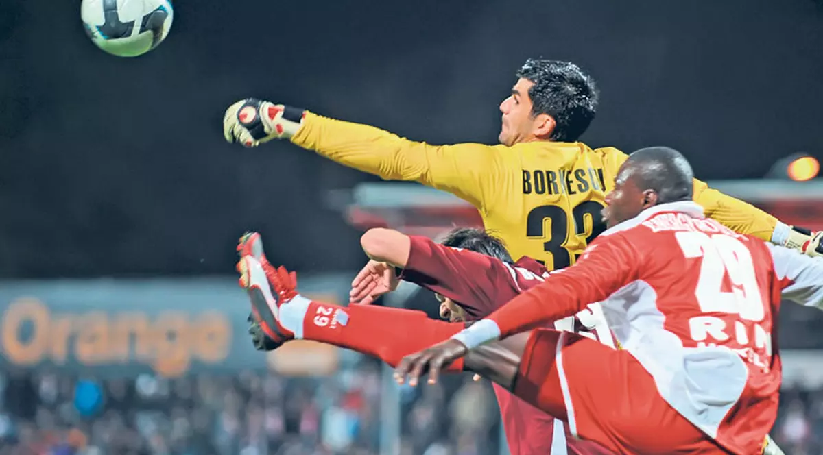 Cum a dat rapidistul Bornescu boxul pe fotbal