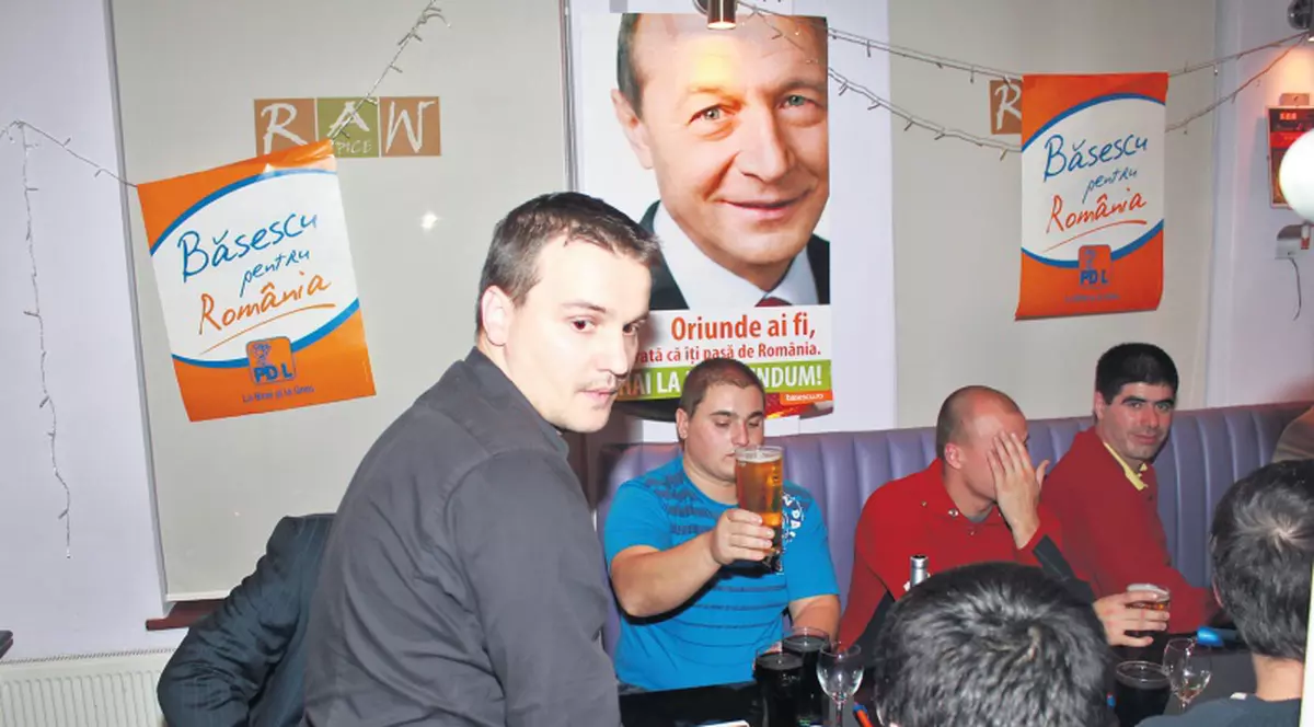 Băse, vedetă la o crâşmă din Londra