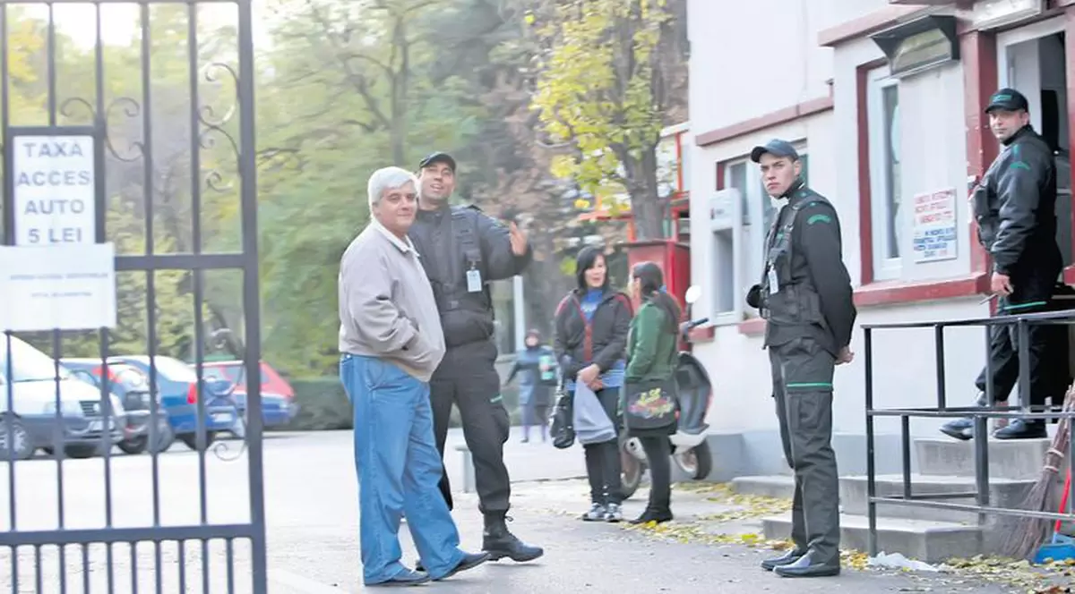 La voi nu e criză?! Spital păzit cu 38.000 de euro pe lună!
