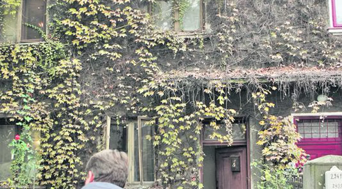 Nu ştie că i-a murit soţia