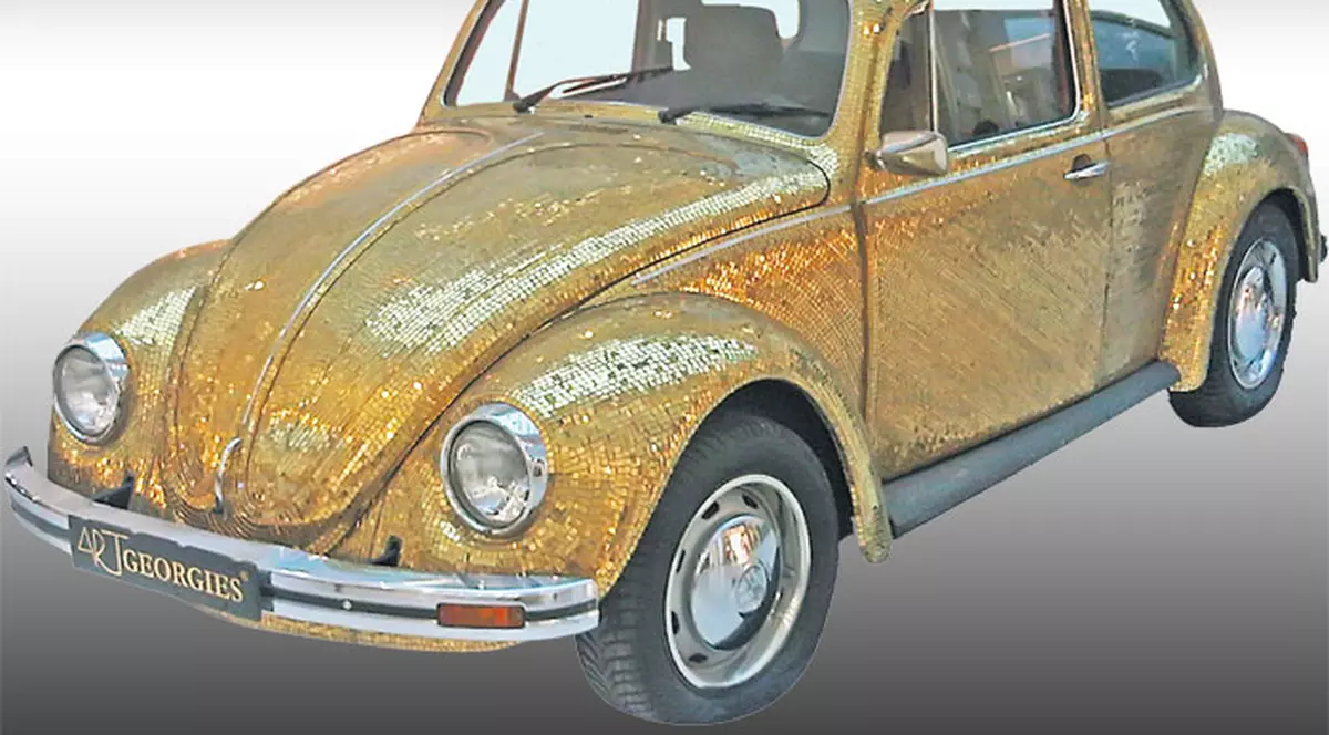 Maşină acoperită cu aur!