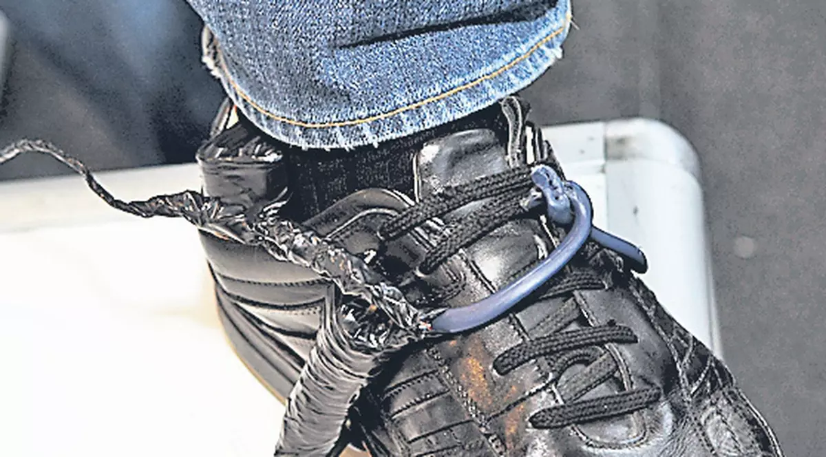 Îţi încarci mobilul în timp ce mergi