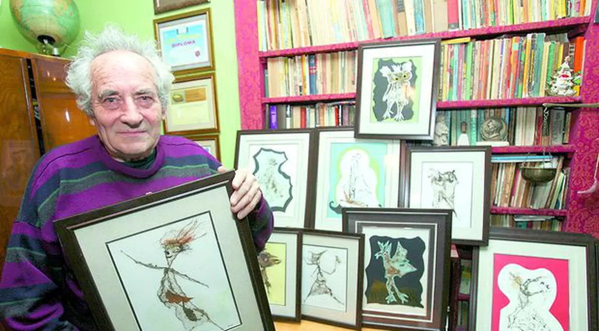 Unul face tablouri din pânze de păianjen...altul sculptează draci din lemn