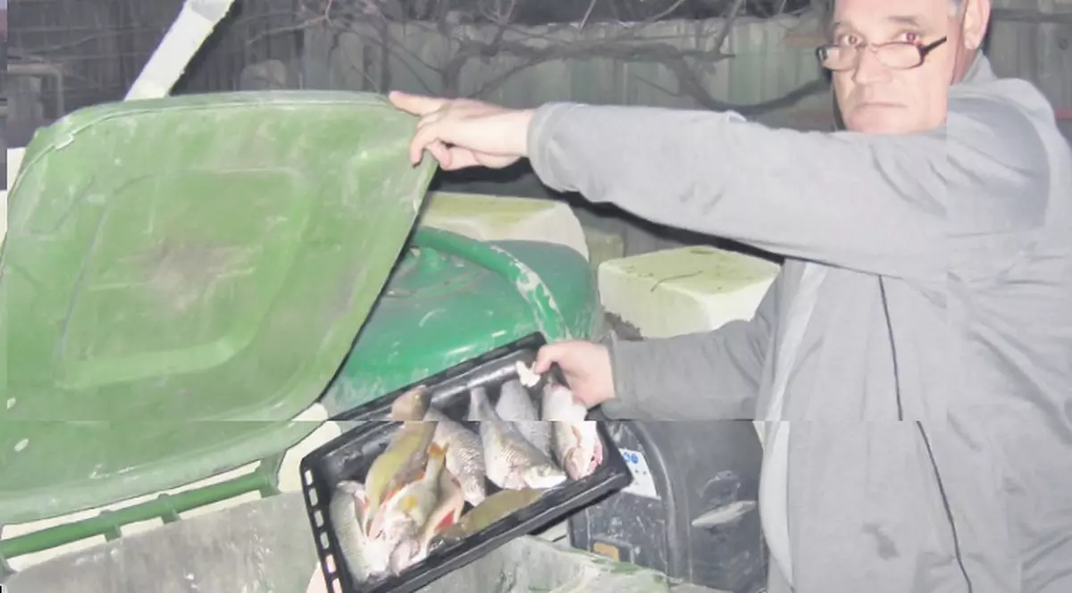 A găsit viermi în peşte