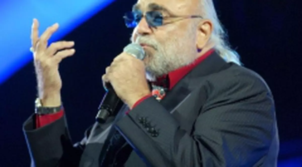 Demis Roussos va susţine un concert ”nostalgic” la Sala Palatului