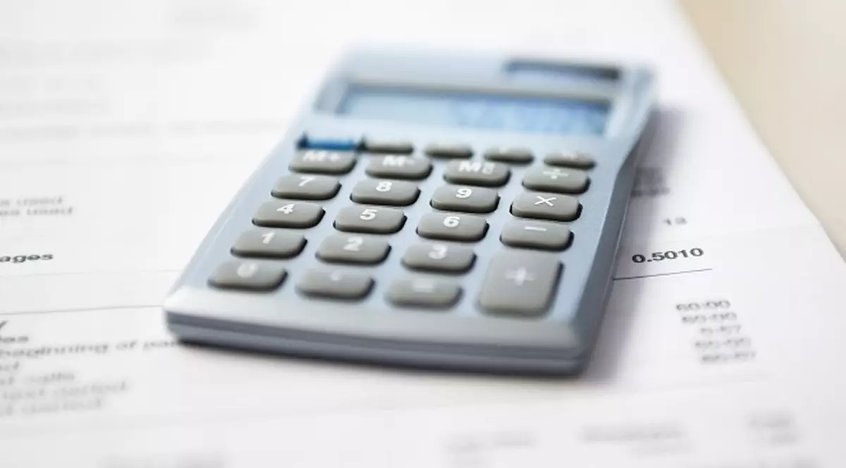 A dat foc la două case şi s-a sinucis pentru că avea datorii la electricitate