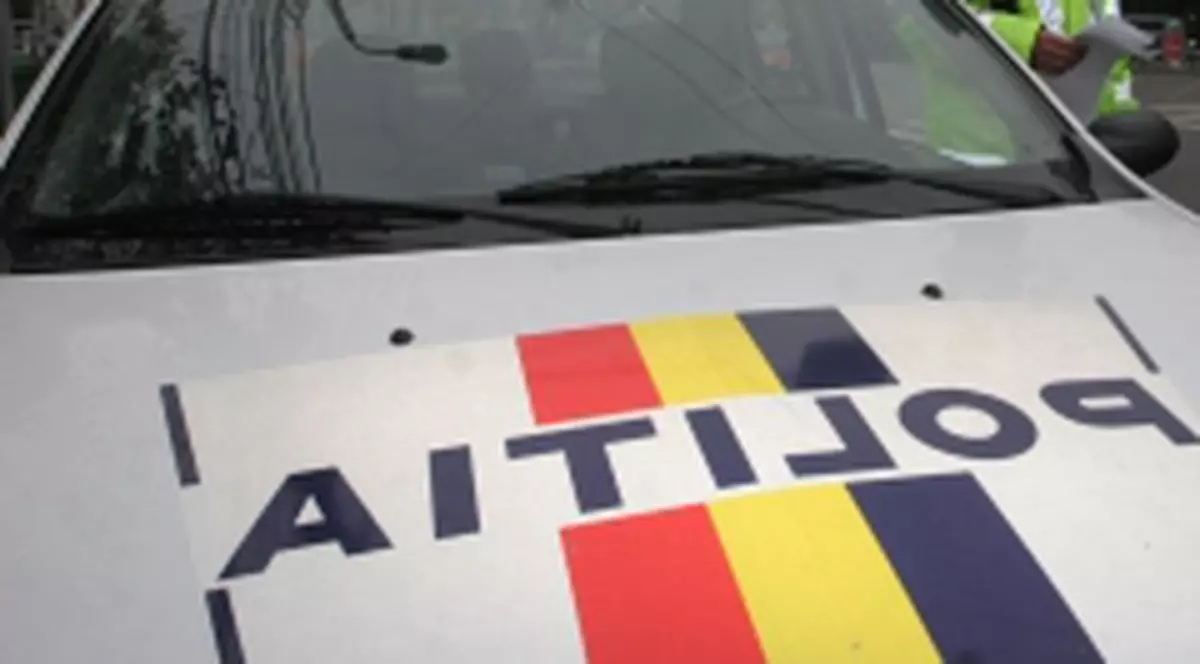 Un TIR s-a răsturnat pe DN 21