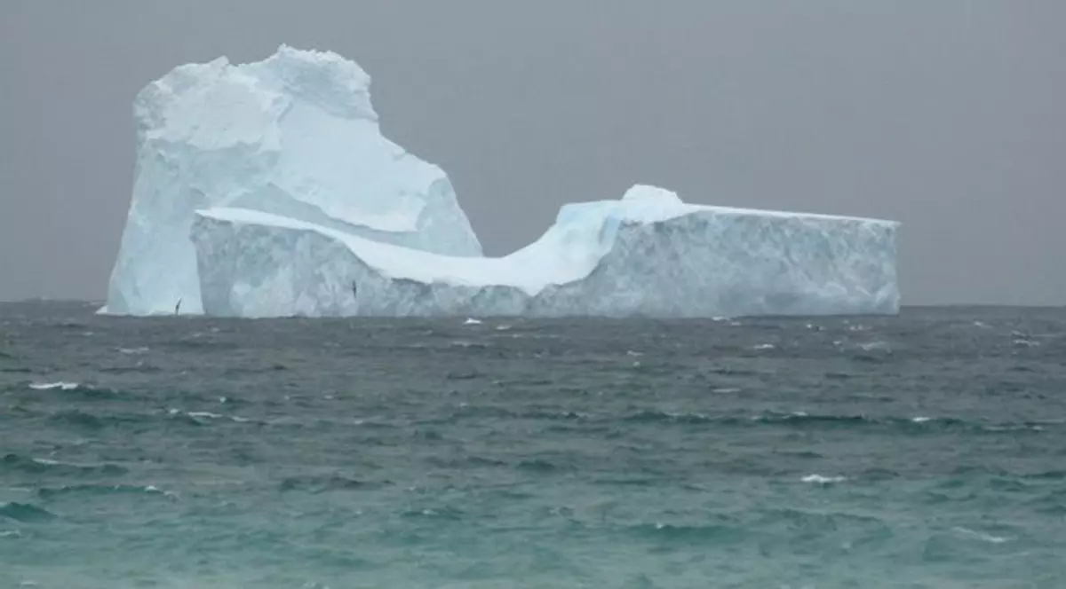 Un iceberg gigantic descoperit la sud de Australia 