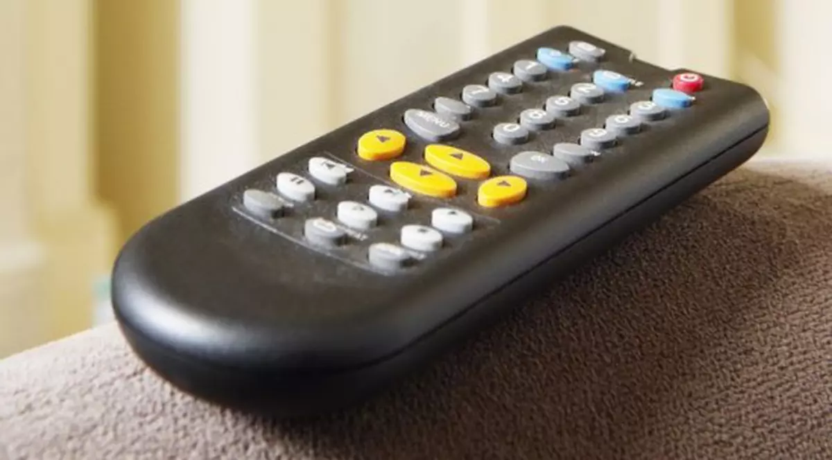 Glumă proastă: i-au băgat o telecomandă în anus