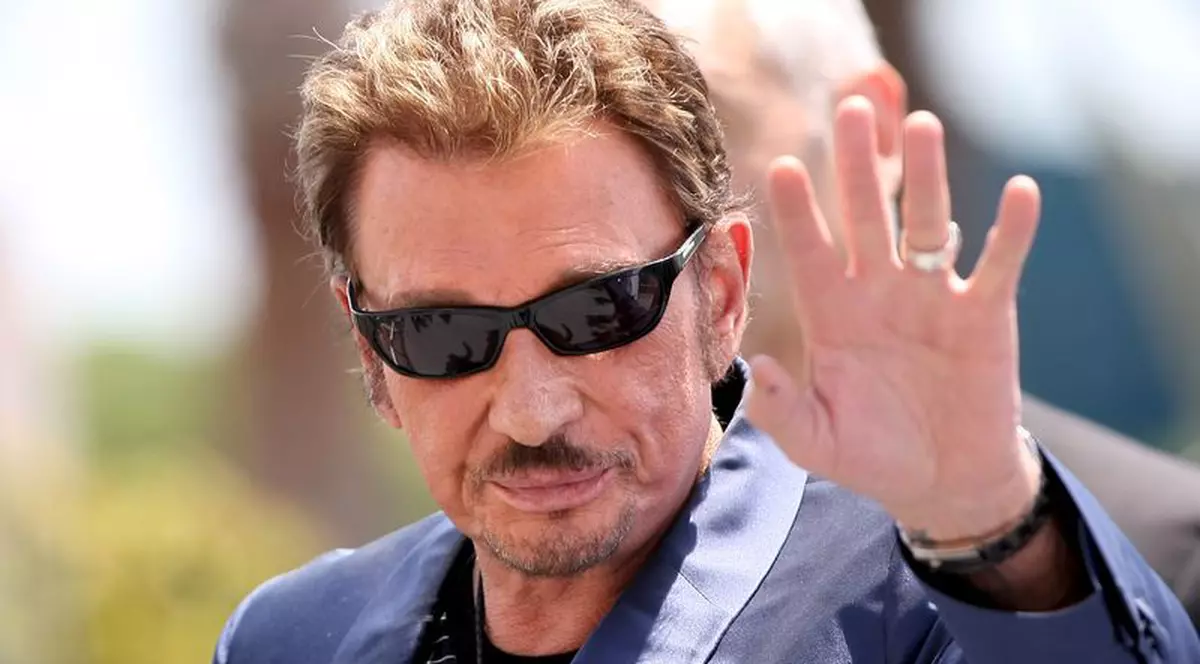 Apropiaţii lui Johnny Hallyday acuză de neglijenţă un medic parizian