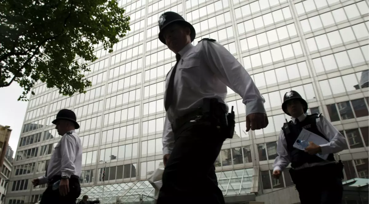 Doi români "periculoşi" sunt căutaţi de britanici