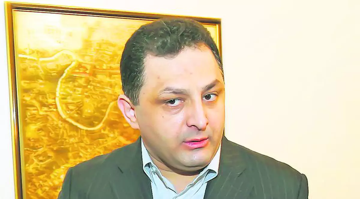 Vanghelie l-a făcut măgar pe Mitrea