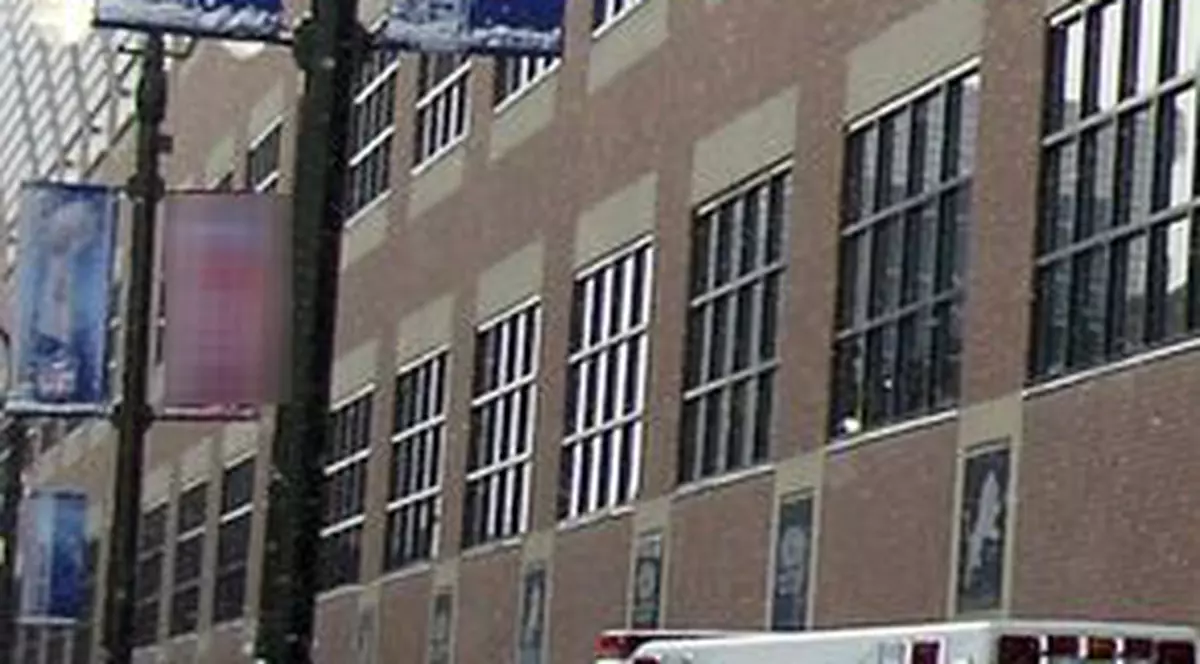 13 răniți după ce un autobuz turistic a intrat într-un copac, la New York