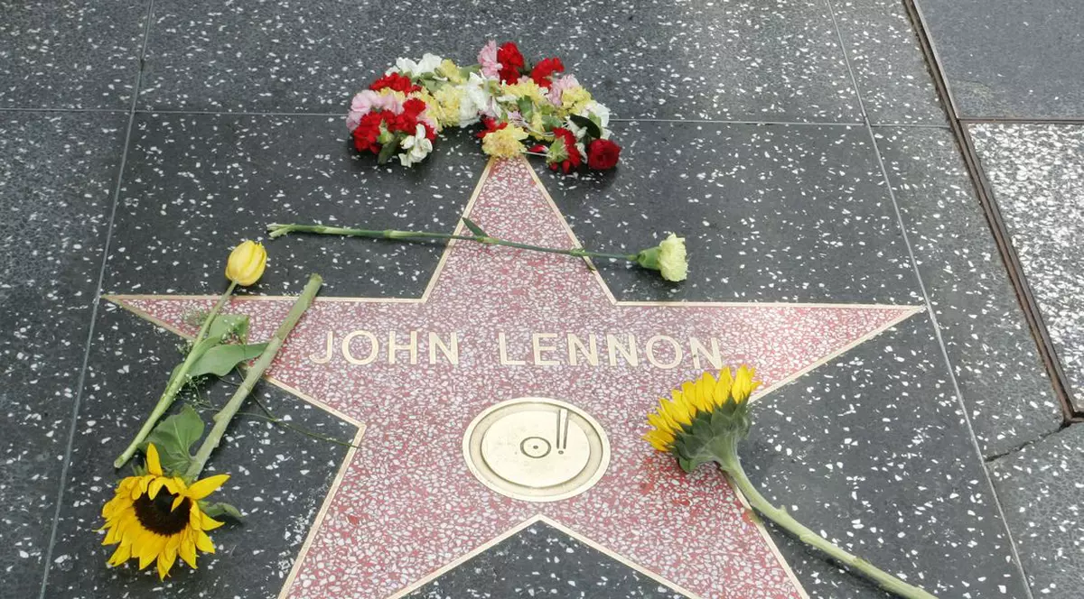 A dispărut steaua lui John Lennon 