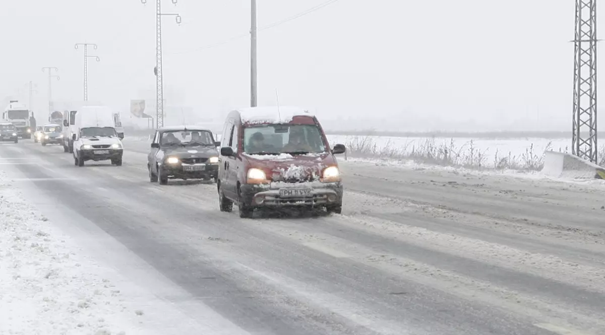 Drumuri înzăpezite în Harghita 