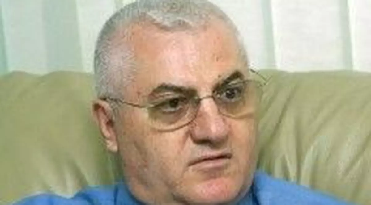 Vezi cum a trecut şoferul Mitică Dragomir de 4 ori pe roşu!