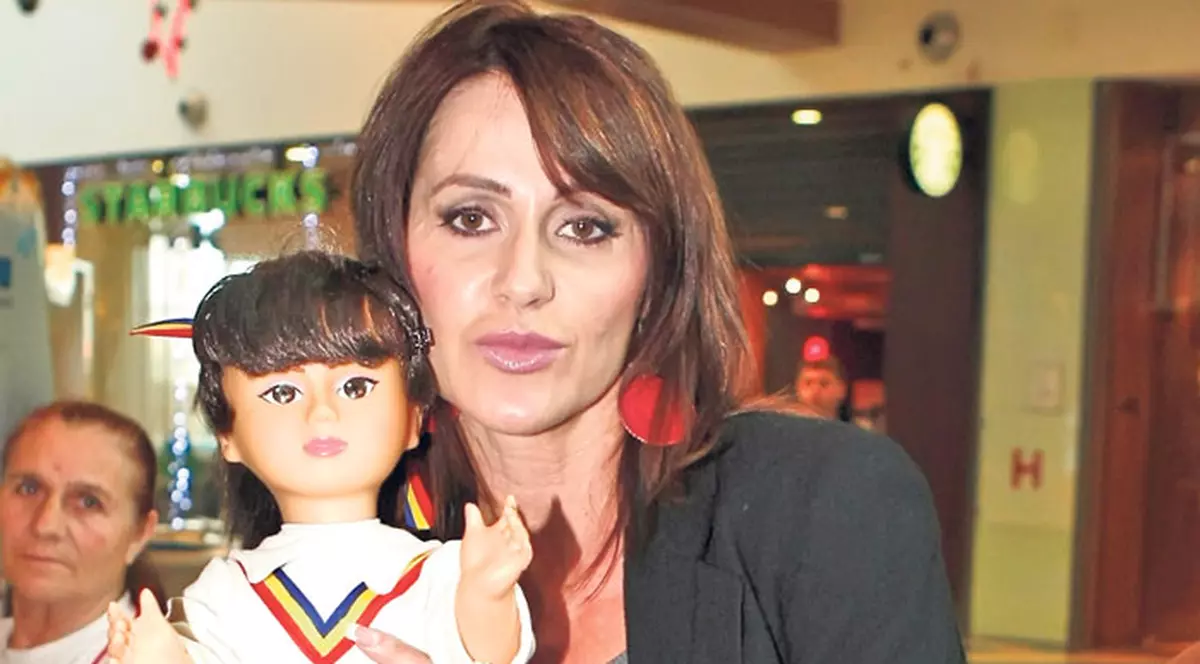 Iată păpuşa Nadia!