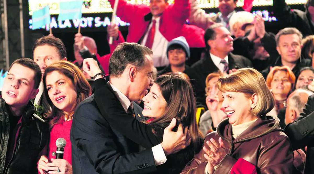 Ana, fiica lui Geoană: Ce bine, tati e preşedinte!