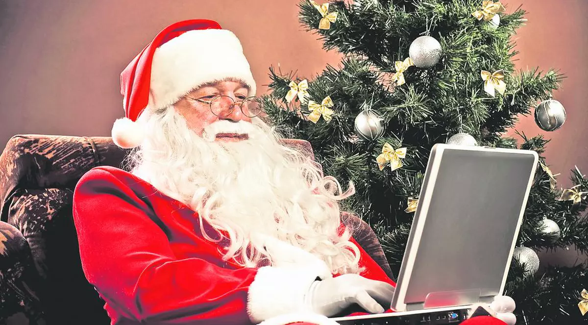 Moşule, de aici ne vin cadourile?