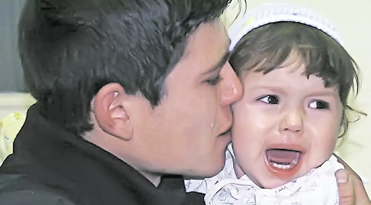 Va fi crescută de bunicii materni