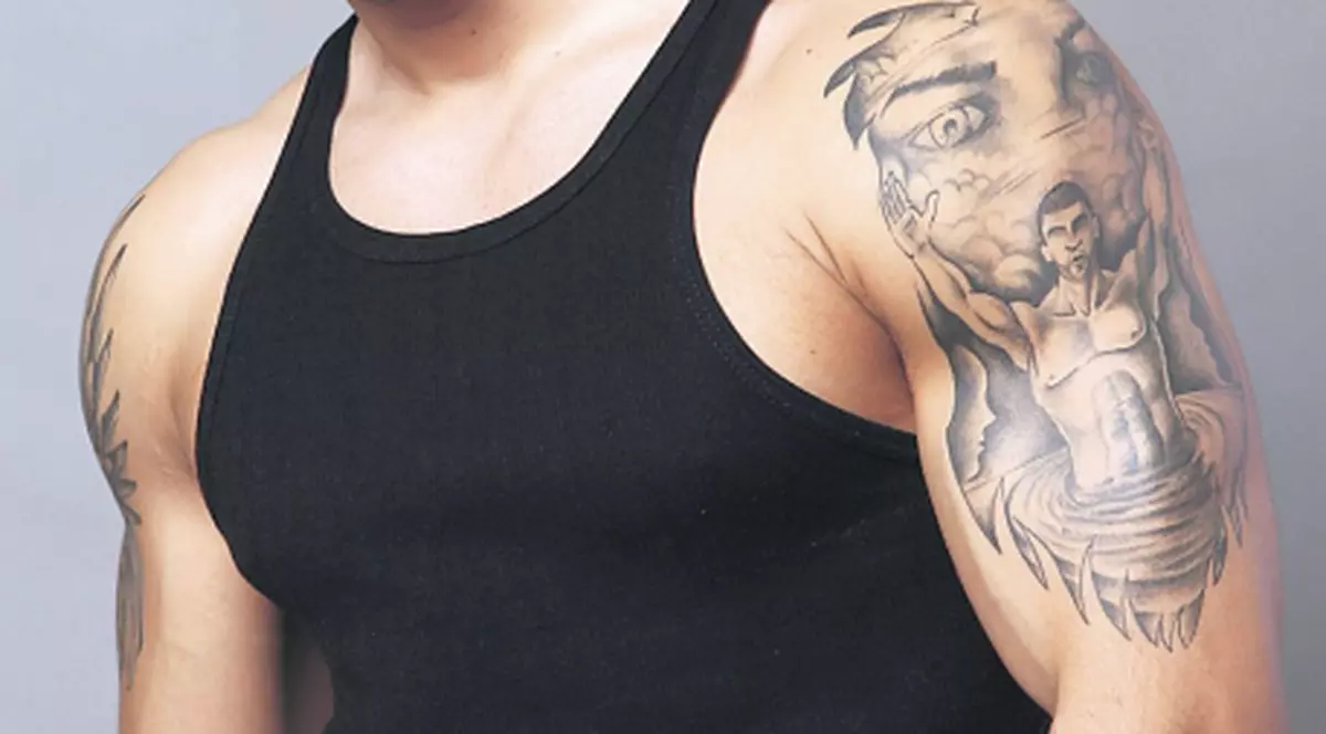 Alex cântă la Liberty Center