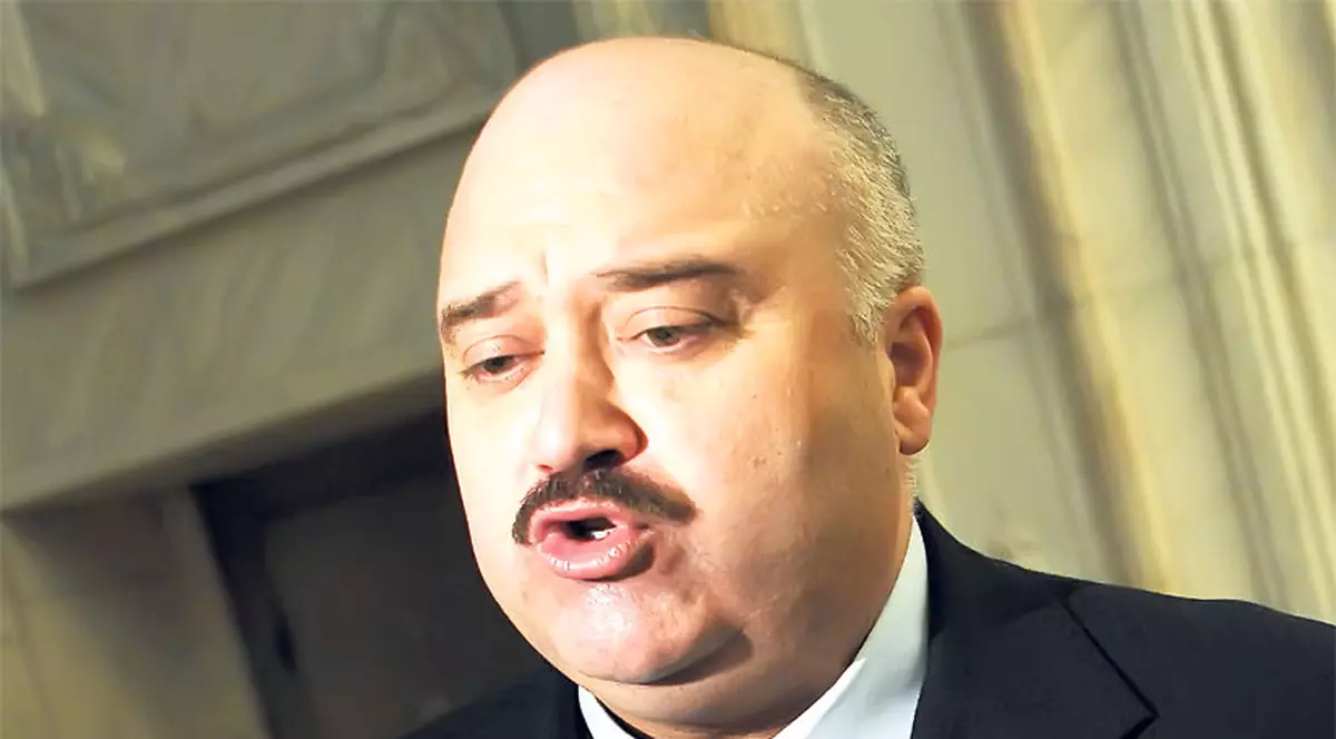 Senator săltat pe stradă de procurori!