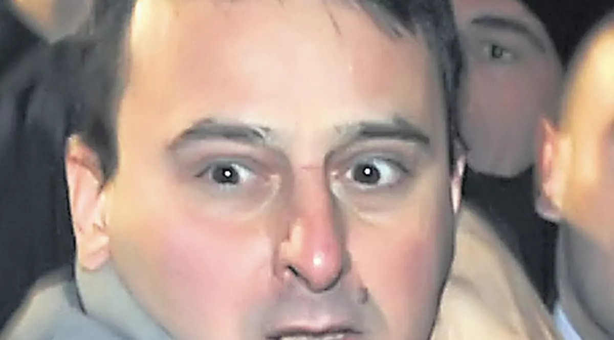 El i-a scos dinţii lui Berlusconi