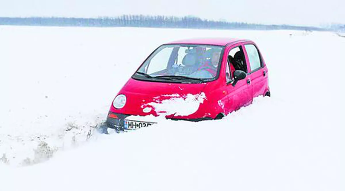 Aşa arată o şosea din Mehedinţi