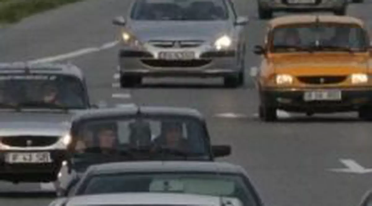 Trafic îngreunat pe DN1 din cauza unei scurgeri de reziduuri petroliere