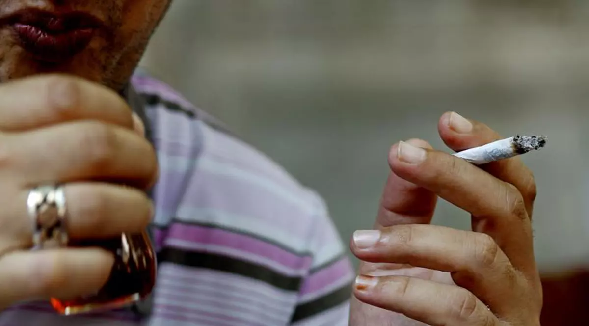 Italienii vor să premieze tinerii care renunţă la ţigări