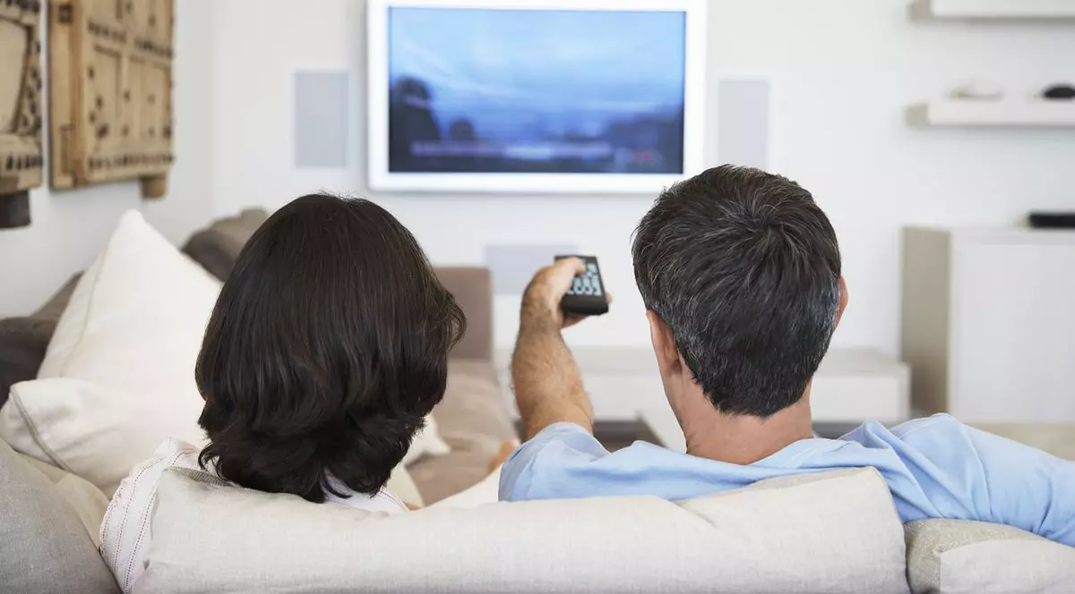 Mori mai repede dacă te uiţi prea mult timp la TV 