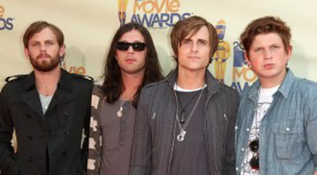 Îmbracă-te ca rockerii de la Kings of Leon!