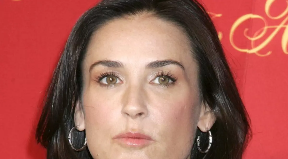 Demi Moore n-a fost la Globurile de Aur pentru că nu-i stătea bine părul