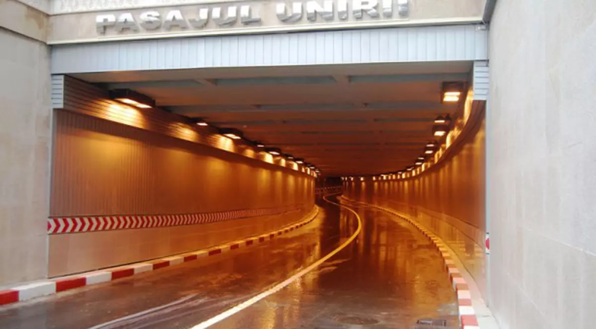 Pasajul Unirii intră în reparaţii din cauza accidentelor