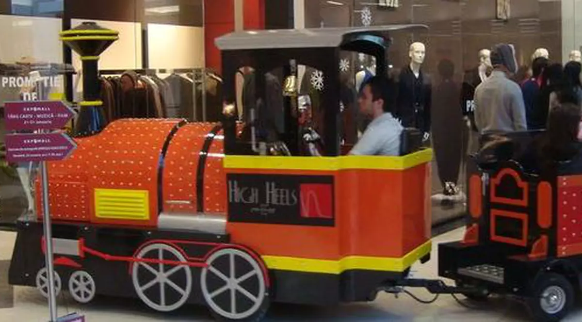 Cu trenuleţul prin mall!